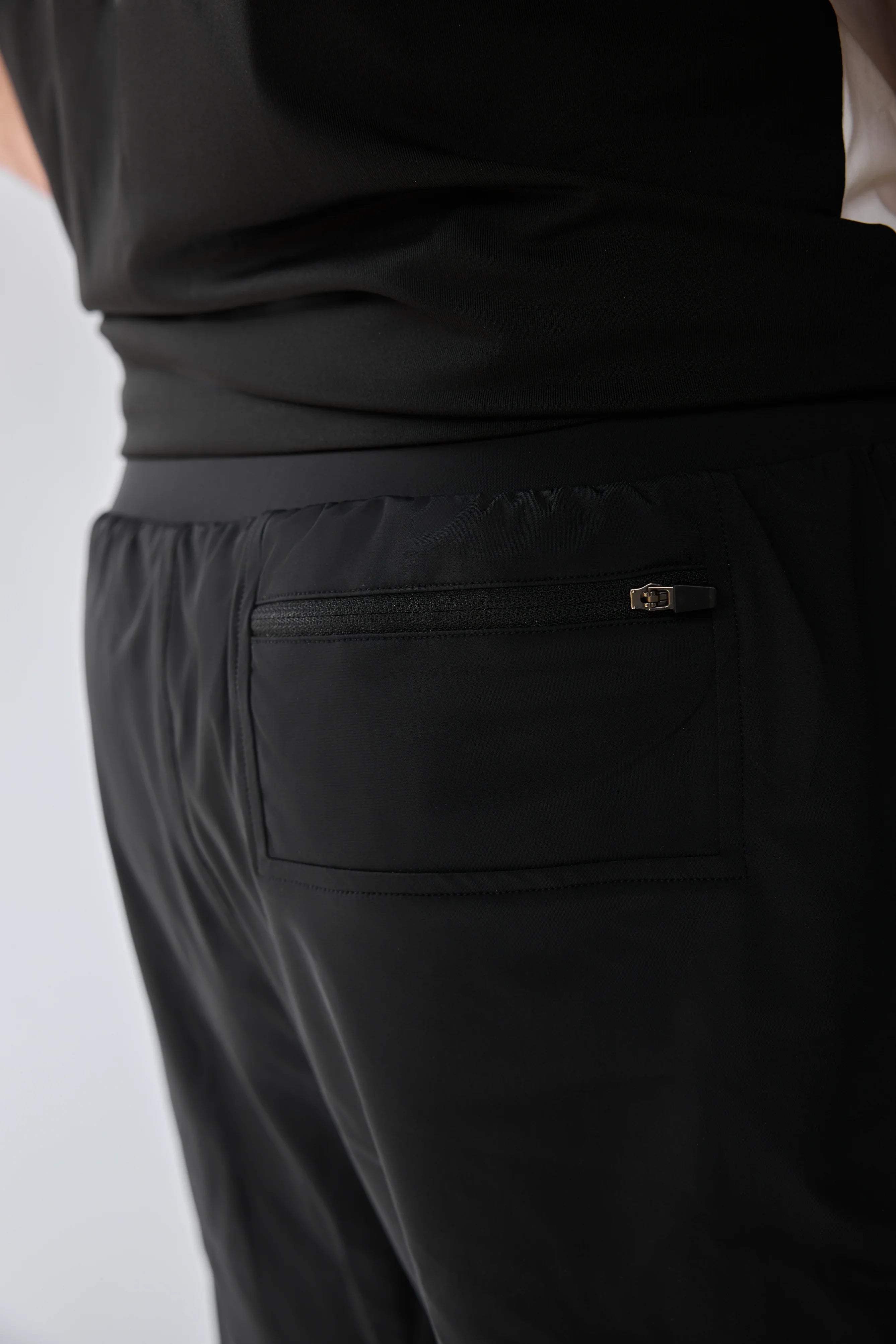 Vexo MatchMove Shorts – lightweight, breathable tennis shorts with built-in compression layer, towel holder, and zip pockets for secure storage.