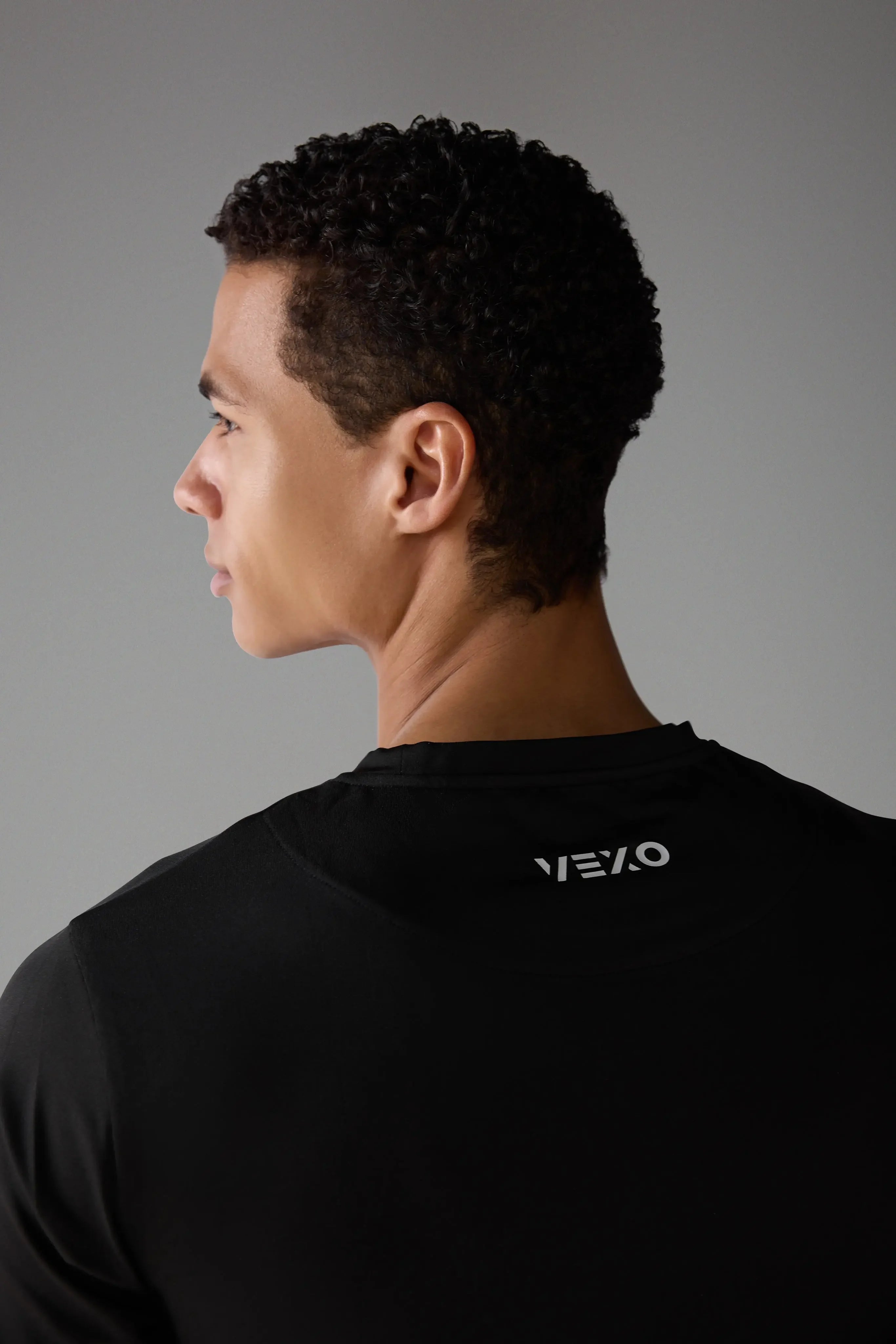 Vexo TrainWell Training T-Shirt – breathable, moisture-wicking athletic shirt designed for high-performance training with a soft, comfortable fit.
