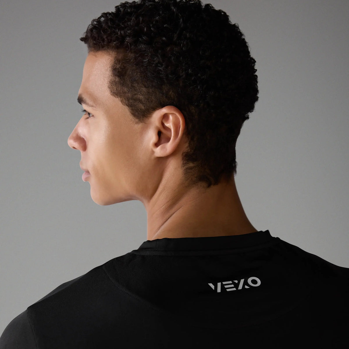 Vexo TrainWell Training T-Shirt – breathable, moisture-wicking athletic shirt designed for high-performance training with a soft, comfortable fit.
