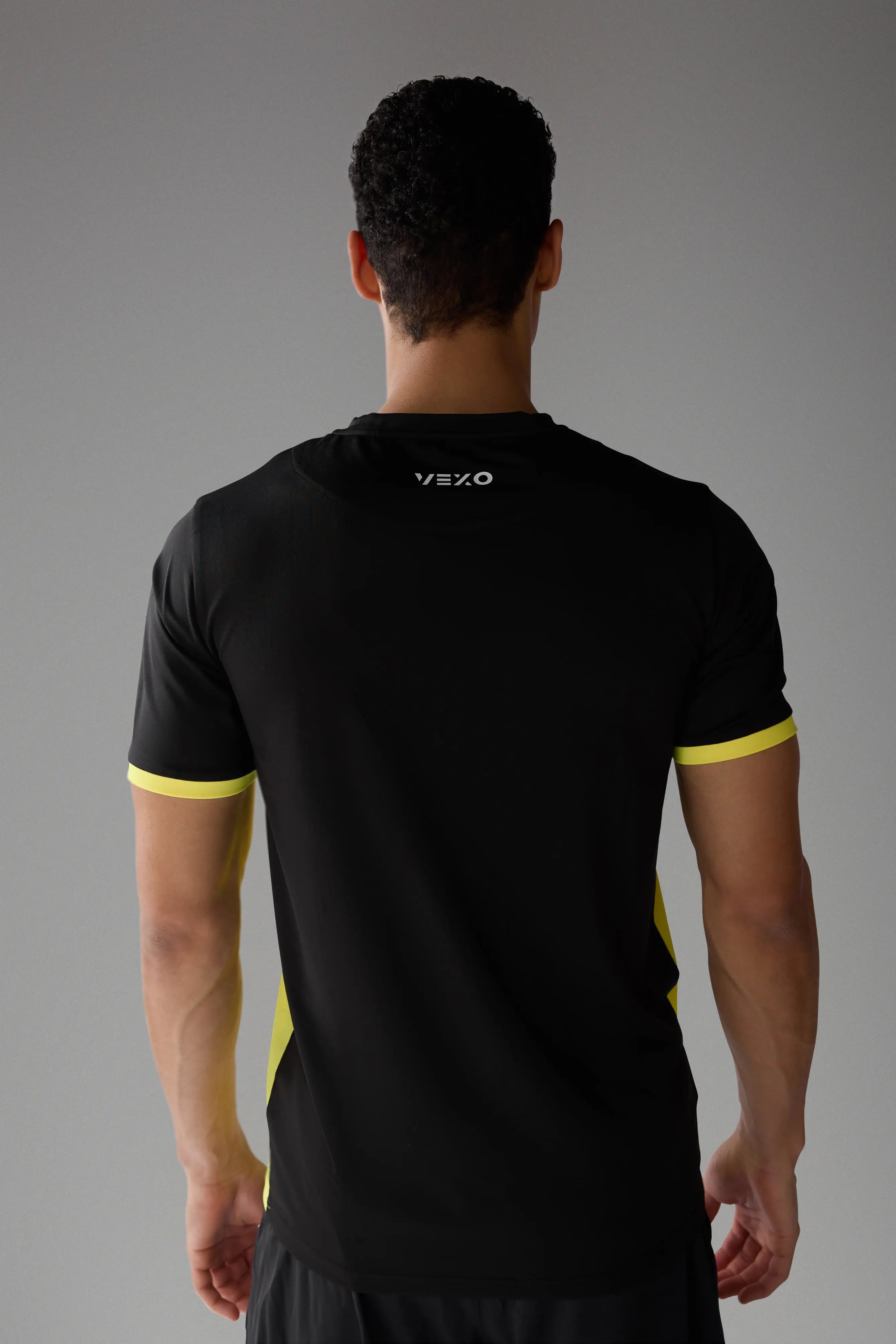 Vexo PrimeFit Match Tee – high-performance tennis t-shirt with a fitted design, breathable DryFit fabric, and lightweight feel for optimal comfort on court.