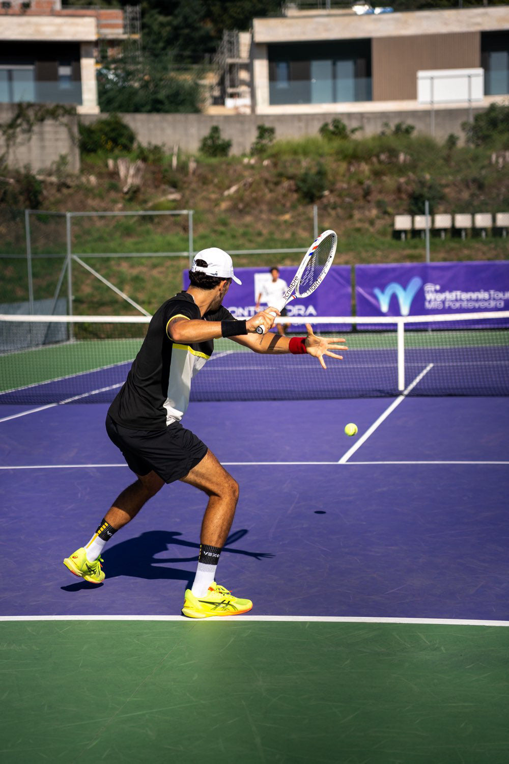 Vexo tennis player playing tennis 