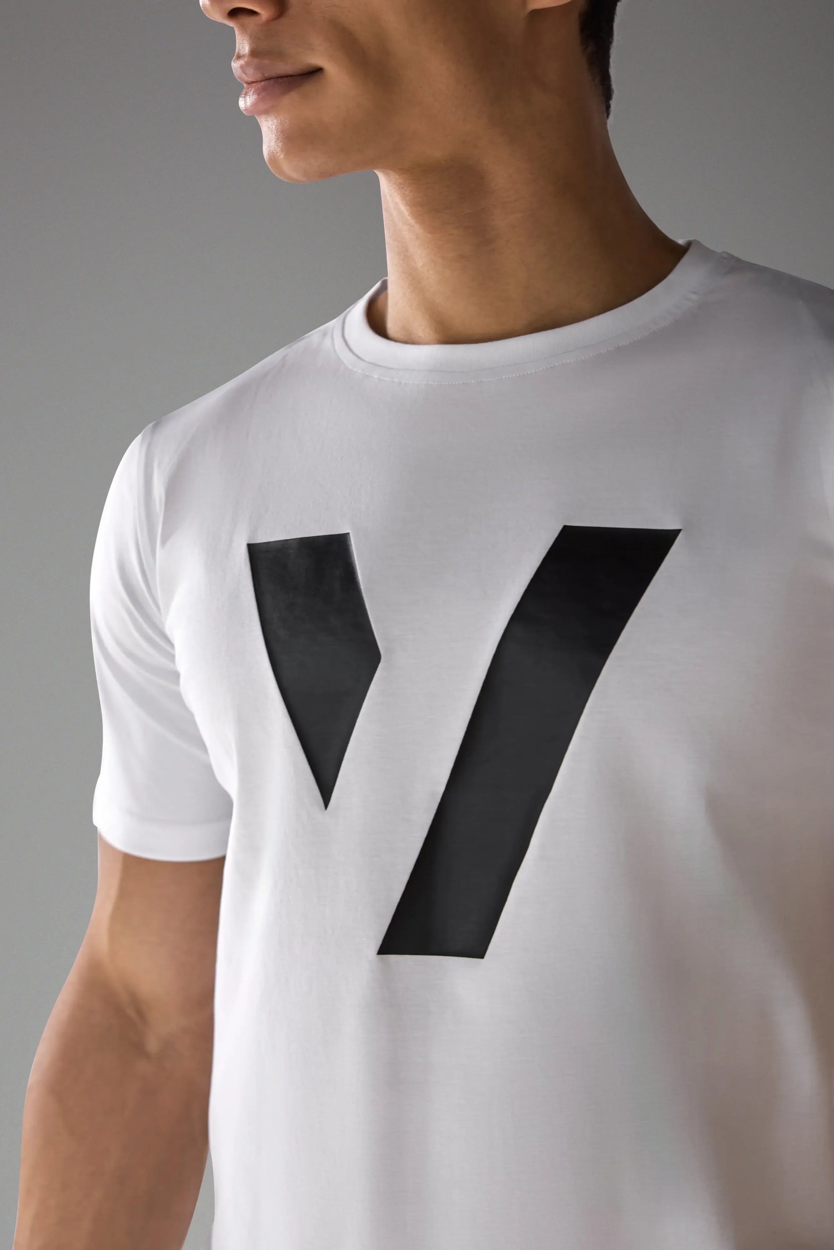 Vexo TrainWell Training T-Shirt – breathable, moisture-wicking athletic shirt designed for high-performance training with a soft, comfortable fit.