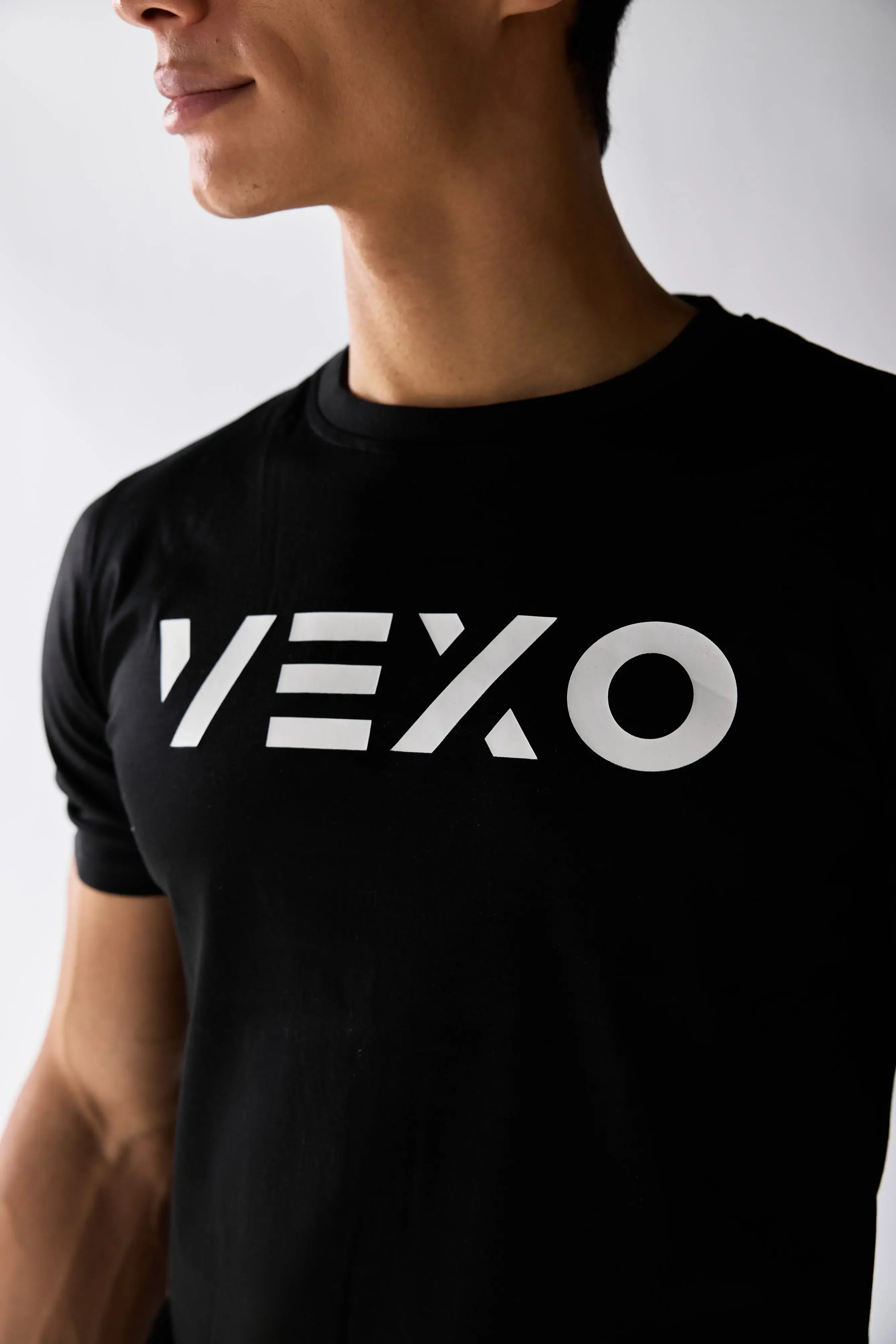 Vexo TrainWell Training T-Shirt – breathable, moisture-wicking athletic shirt designed for high-performance training with a soft, comfortable fit.