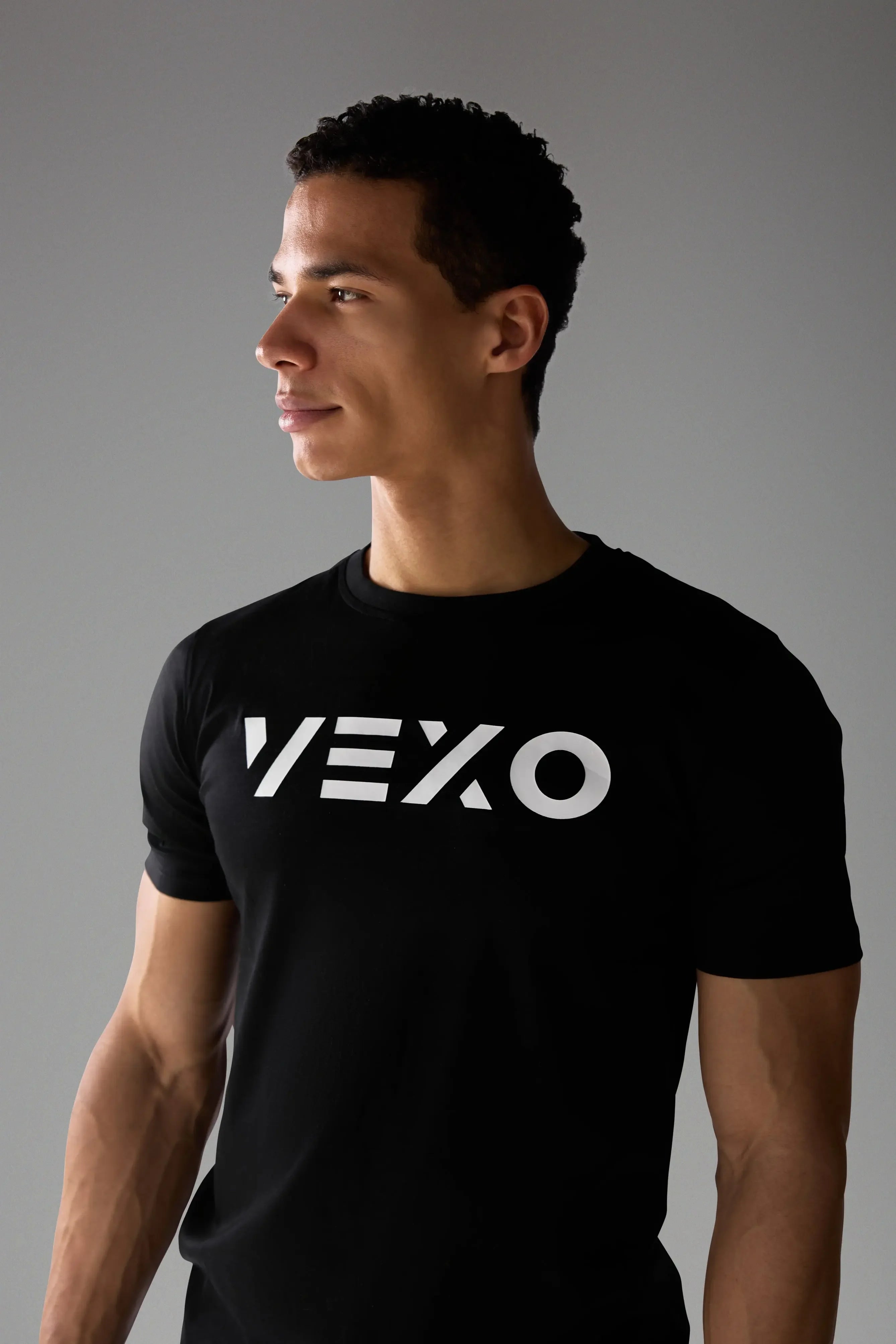 Vexo TrainWell Training T-Shirt – breathable, moisture-wicking athletic shirt designed for high-performance training with a soft, comfortable fit.